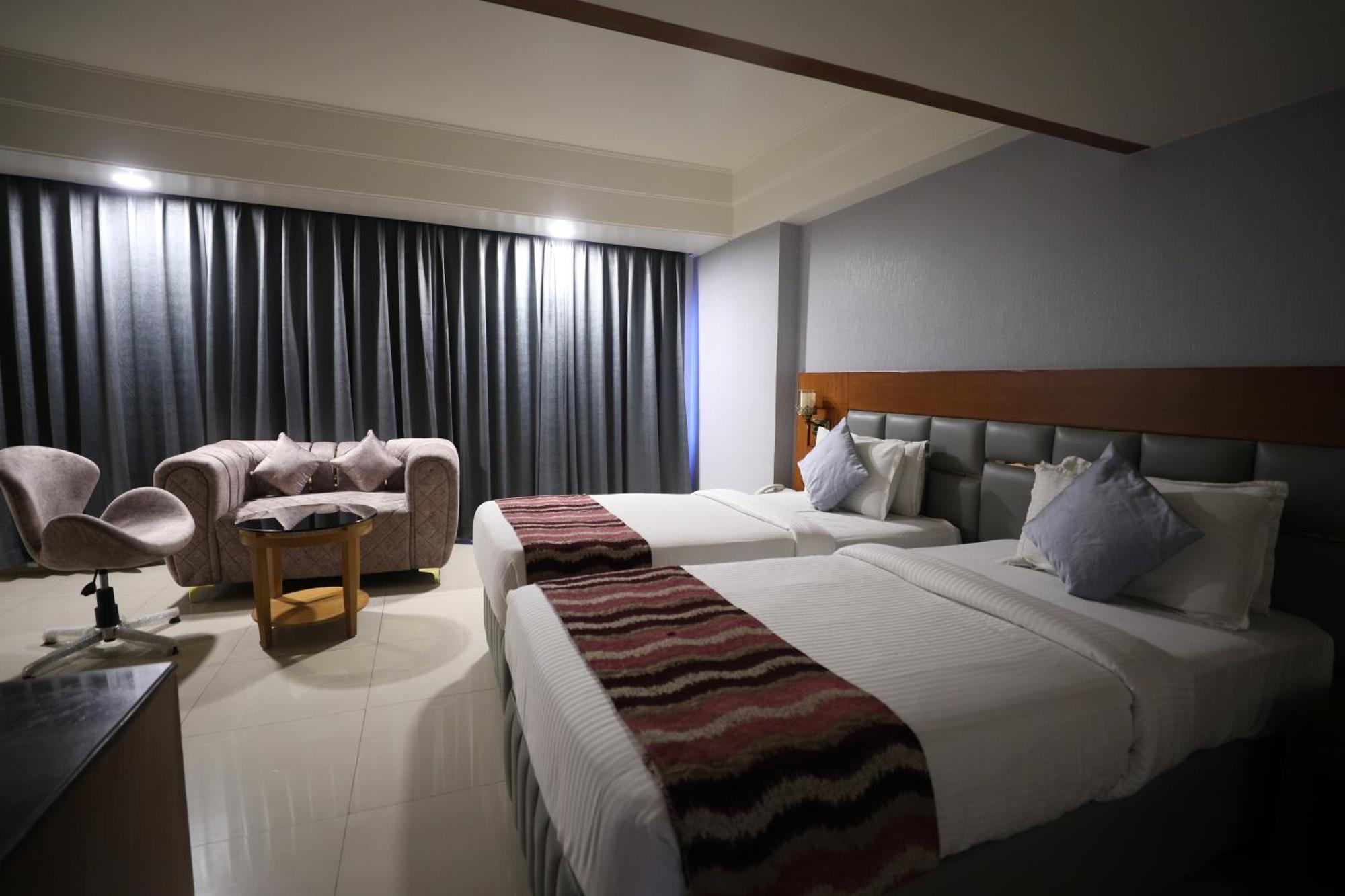 Eastin Hotels Haiderabad Buitenkant foto