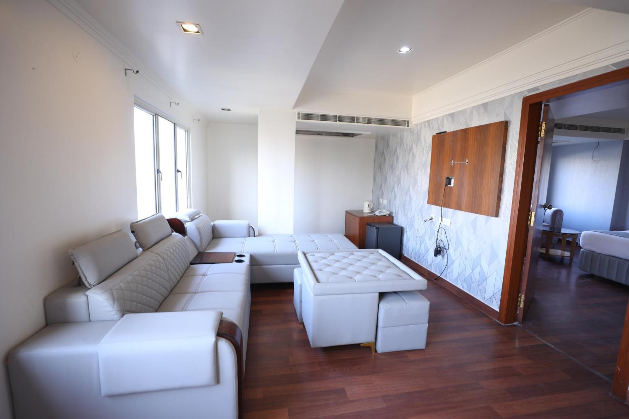 Eastin Hotels Haiderabad Buitenkant foto