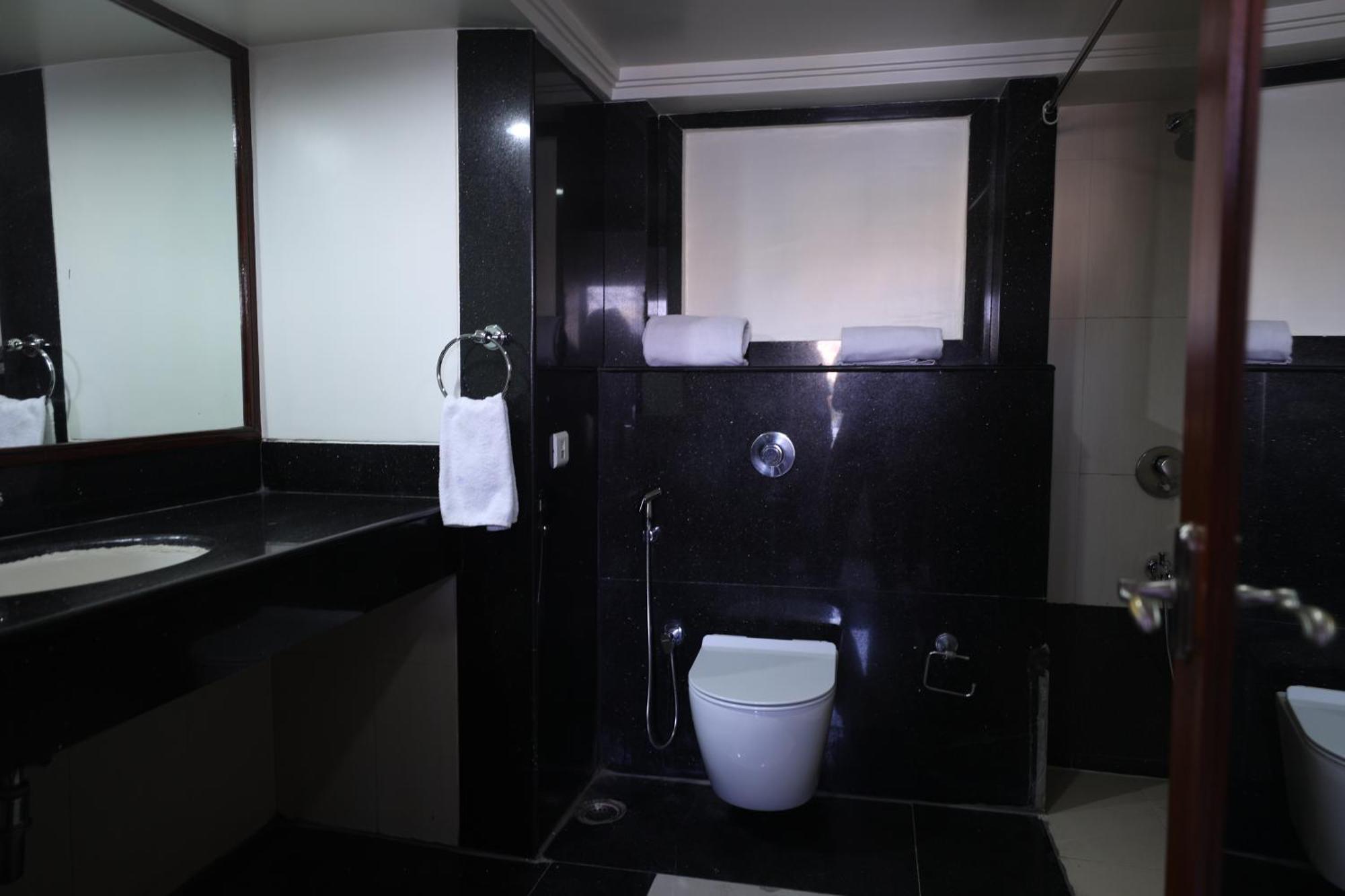 Eastin Hotels Haiderabad Buitenkant foto